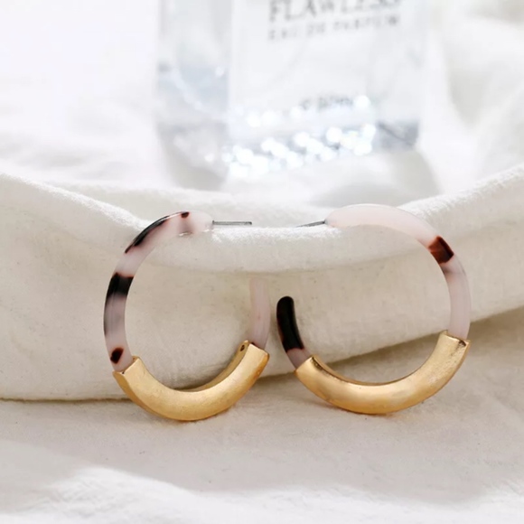 Gold Bar Leopard Acrylic Tortoise Shell Earrings - Picture 2 of 5